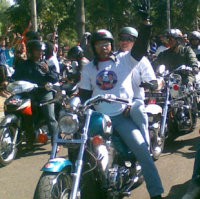 Konvoi Pasangan Calon Macetkan Bandung